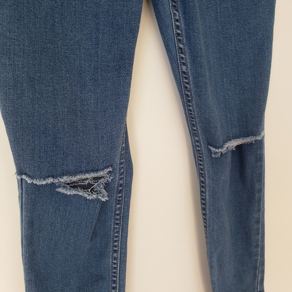 Amuse Society Iconic Medium Wash Distressed Skinny Jeans 28 Knee Slit Rip - Picture 7 of 9